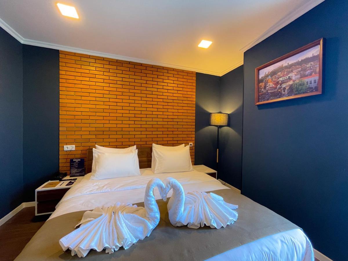 Bricks Hotel Тбілісі Екстер'єр фото