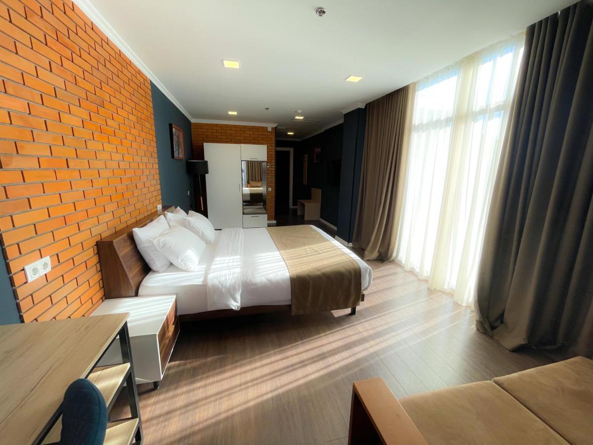 Bricks Hotel Тбілісі Екстер'єр фото