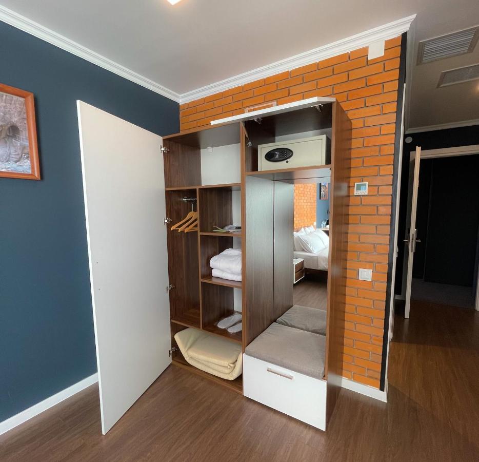 Bricks Hotel Тбілісі Екстер'єр фото