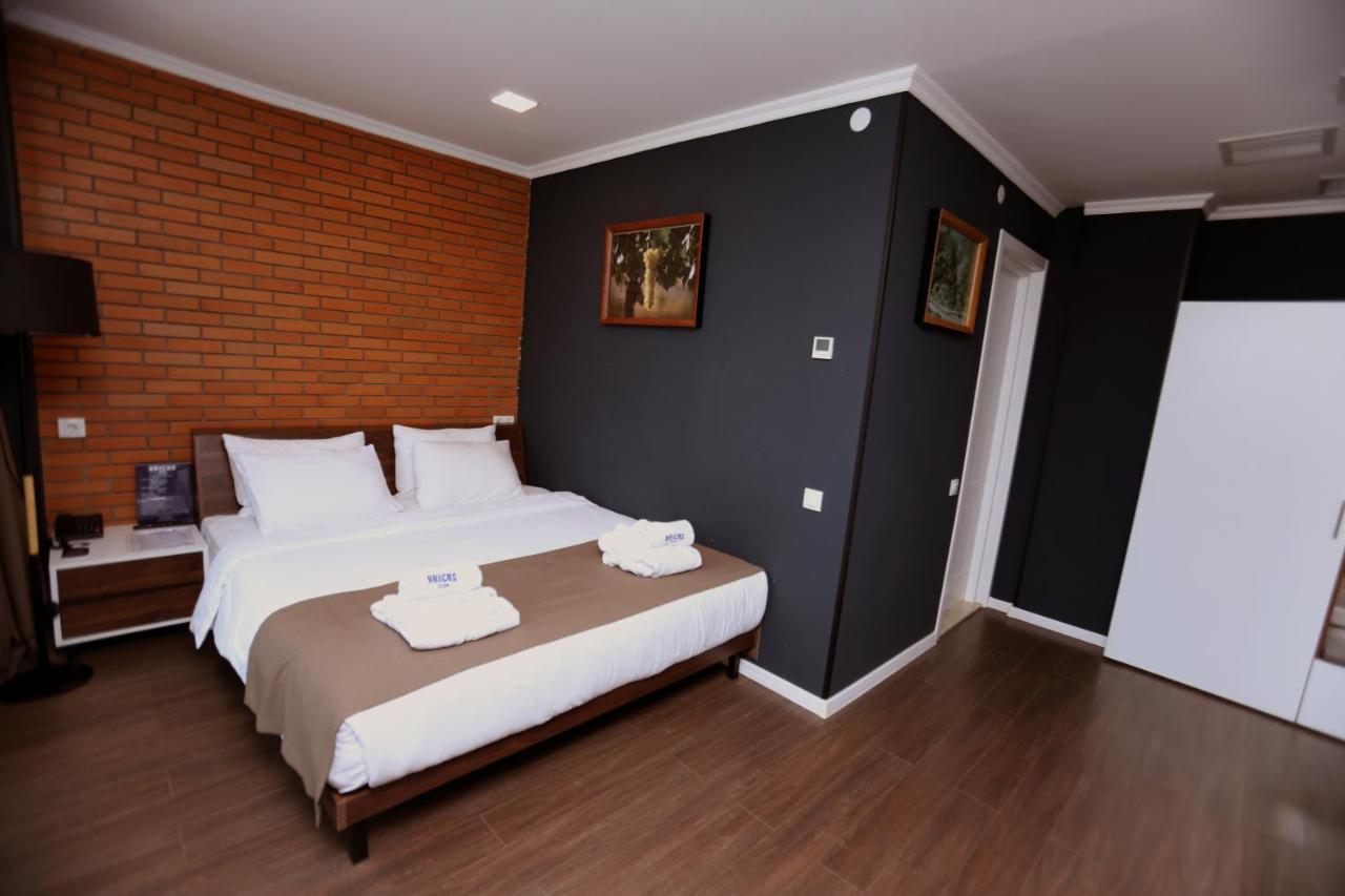 Bricks Hotel Тбілісі Екстер'єр фото