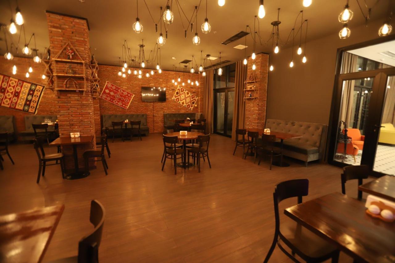 Bricks Hotel Тбілісі Екстер'єр фото