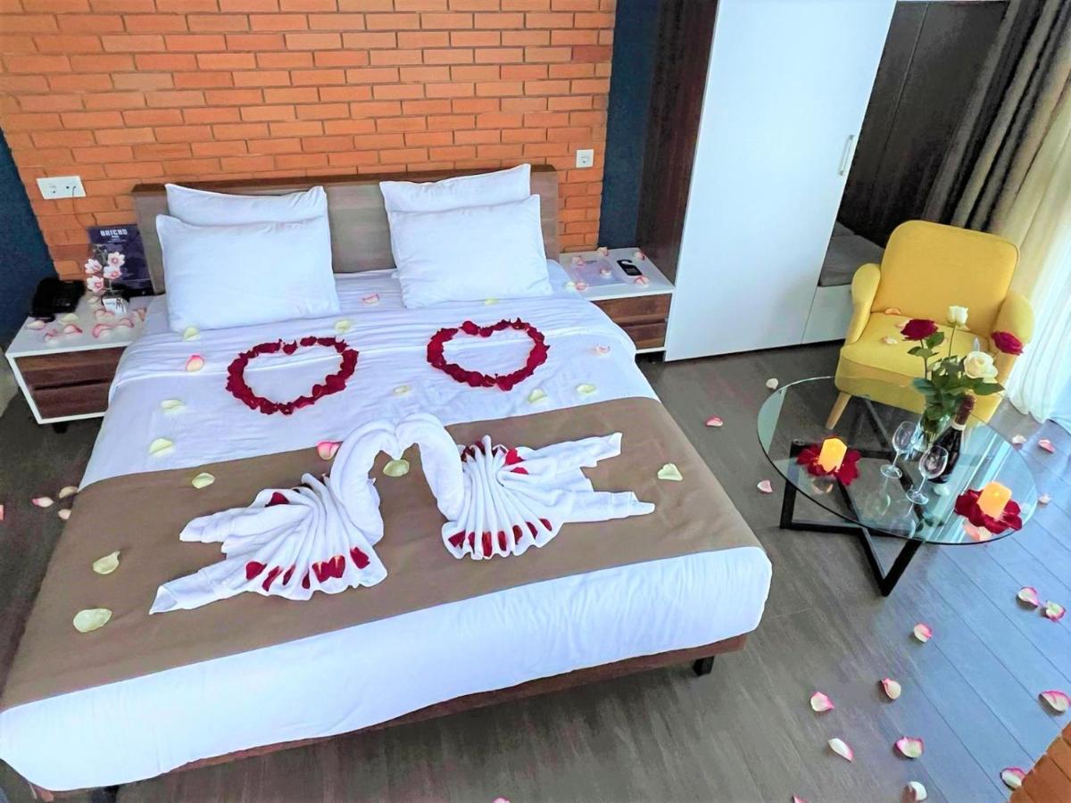 Bricks Hotel Тбілісі Екстер'єр фото