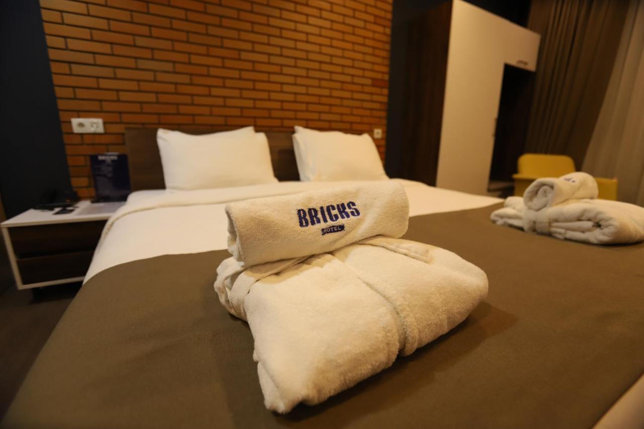 Bricks Hotel Тбілісі Екстер'єр фото