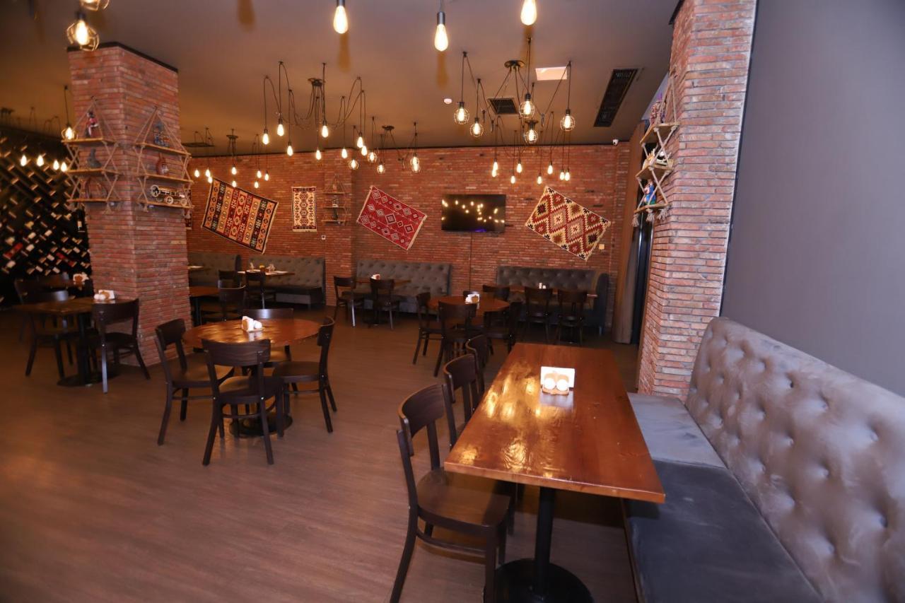 Bricks Hotel Тбілісі Екстер'єр фото