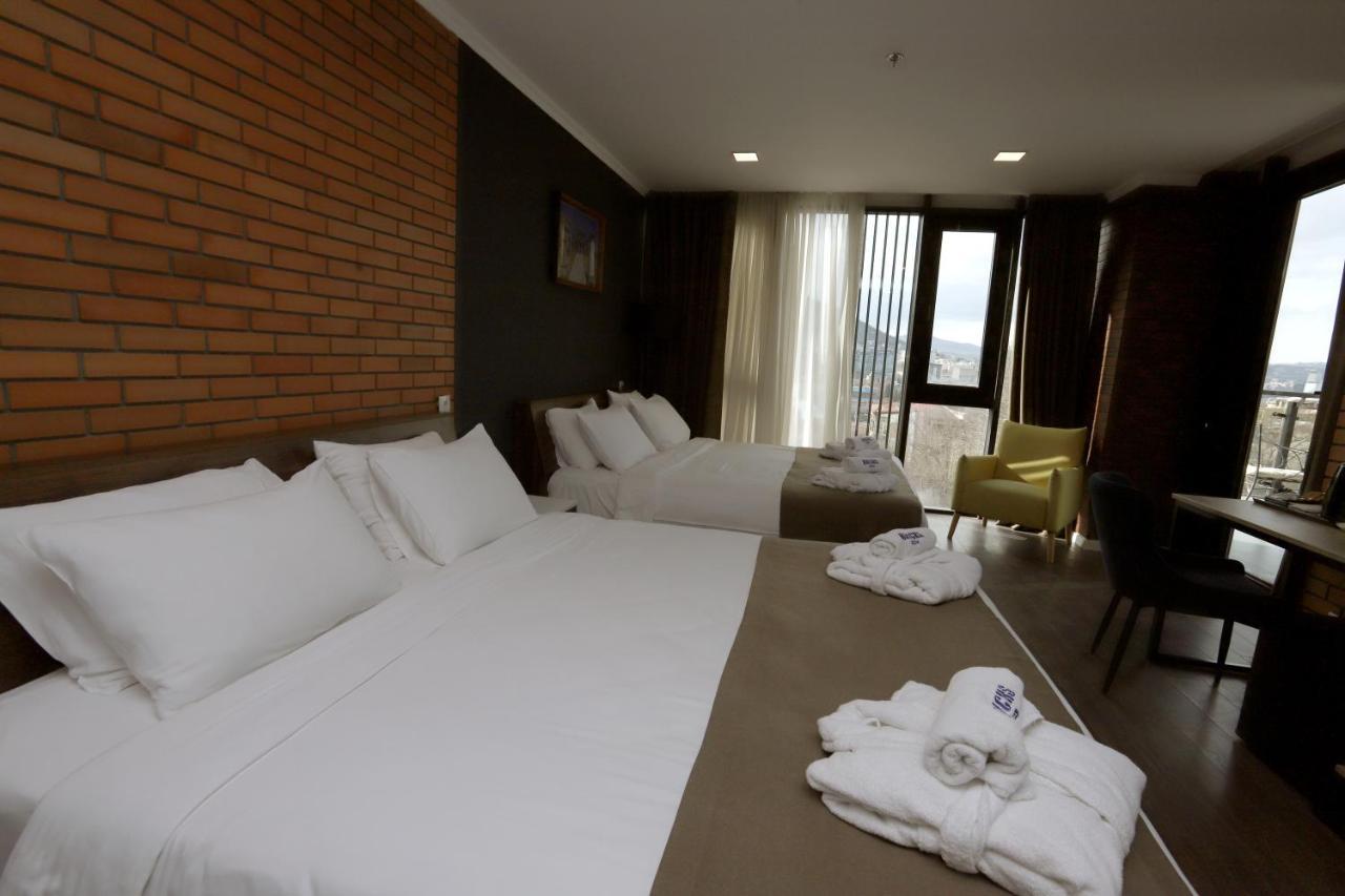 Bricks Hotel Тбілісі Екстер'єр фото
