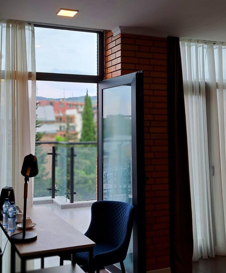 Bricks Hotel Тбілісі Екстер'єр фото