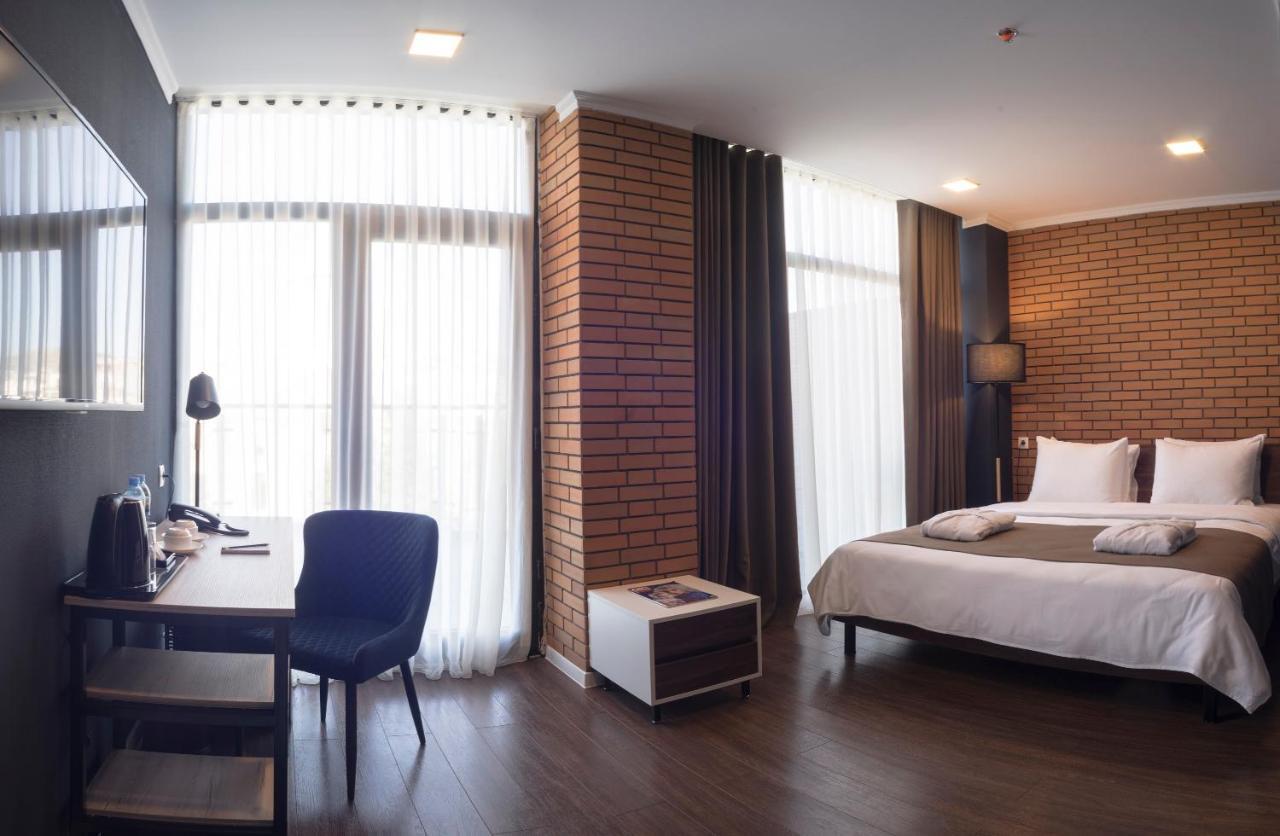 Bricks Hotel Тбілісі Екстер'єр фото